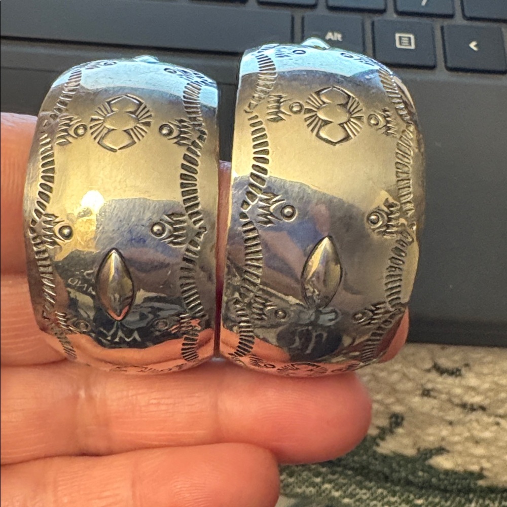 Sterling silver Native American Engraved Hoop Earrings - Picture 6 of 6